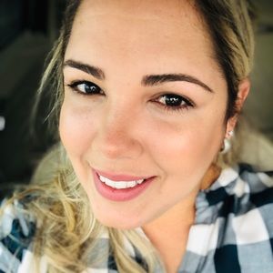 Meet your Posher, Monique